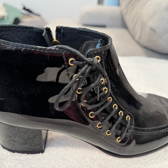Chanel 15A CC Patent Leather Side Lace Up Booties Black CC Logo size 39 - Picture 5 of 8